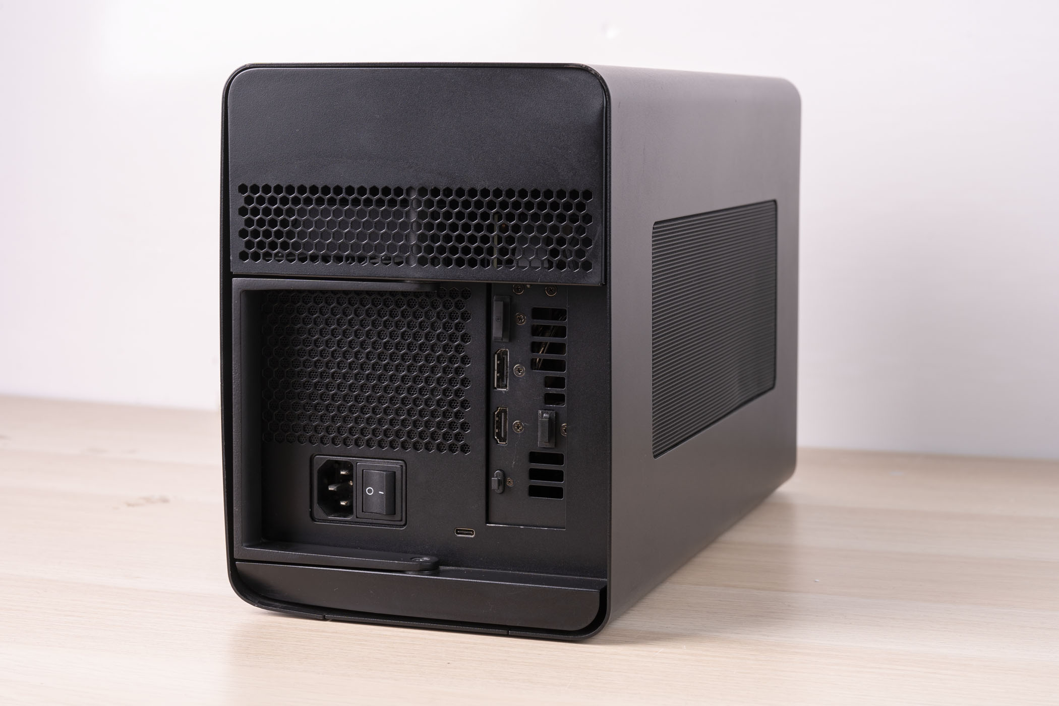 原创雷蛇战核x显卡坞体验关乎便携本游戏体验的致胜法宝