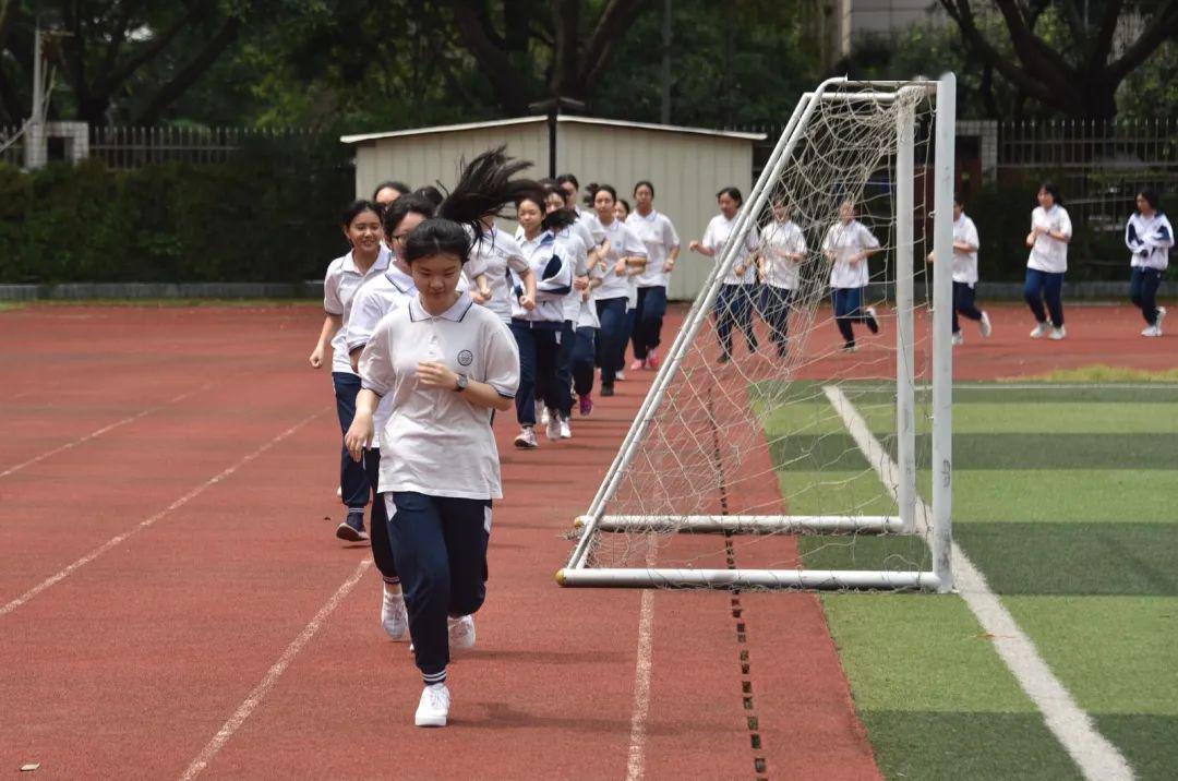 开学首日就考试,惊喜不惊喜? | 直击天河中学第二批学生返校