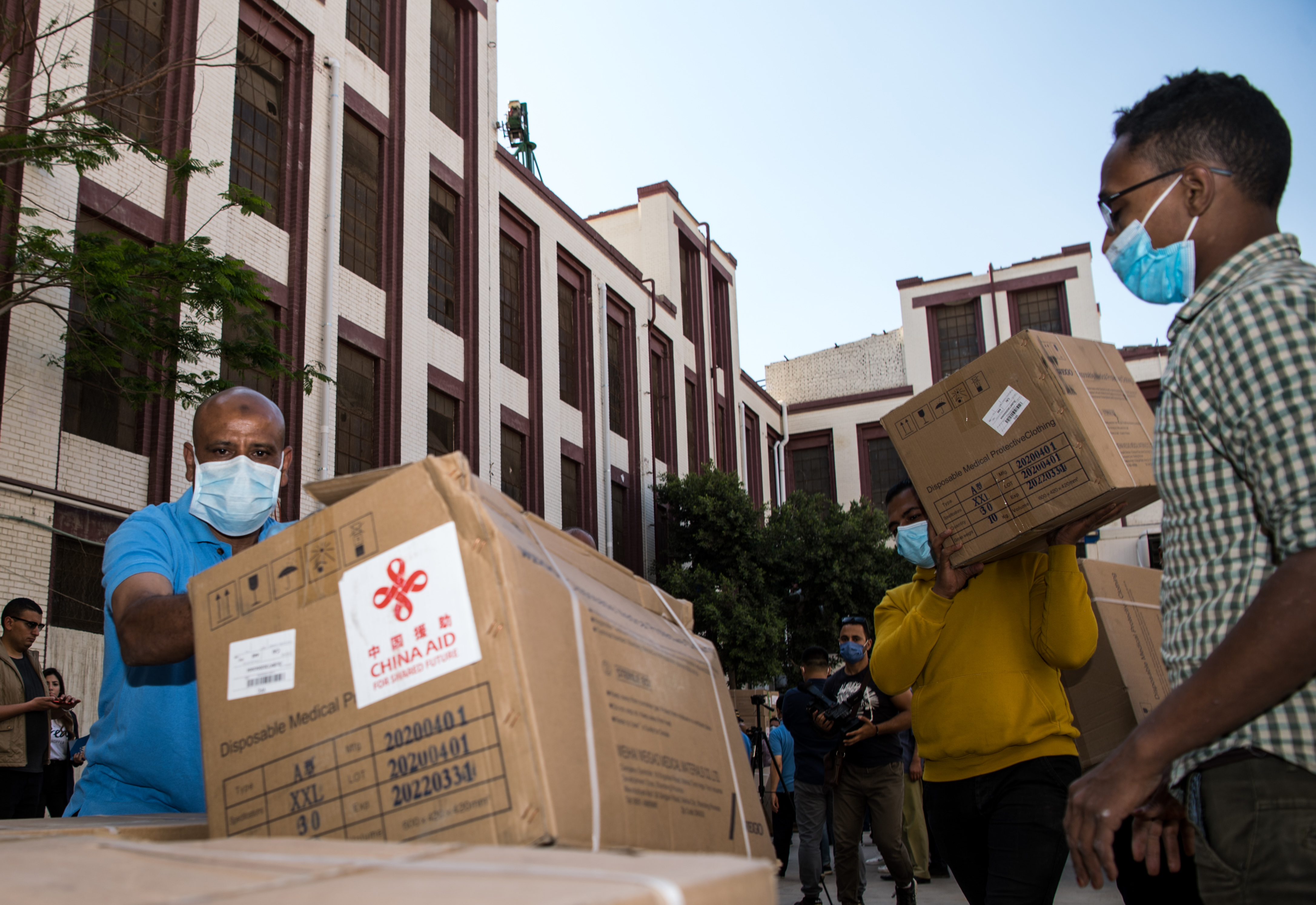 中国政府援助埃及第二批抗疫物资完成交接