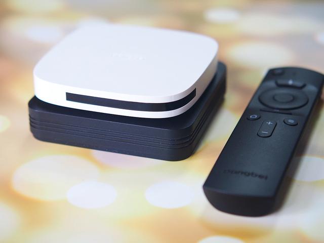 紧跟手机潮流超薄轻巧的当贝盒子h1