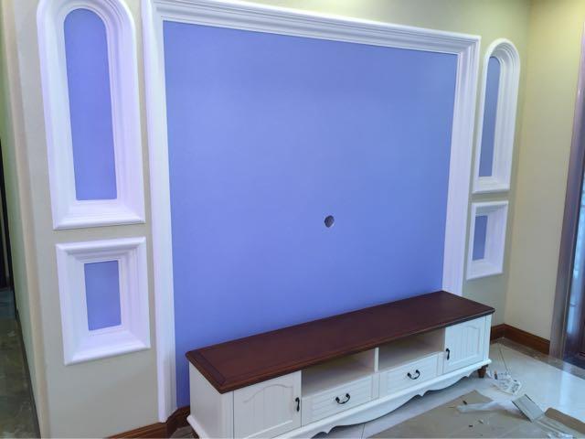 老婆偏爱蓝色,把电视墙也刷的大面积的蓝色,其实感觉也还好,挺小清新