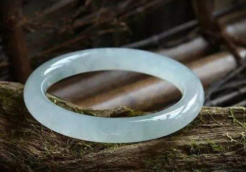 翡翠手镯的八大款式哪种适合你