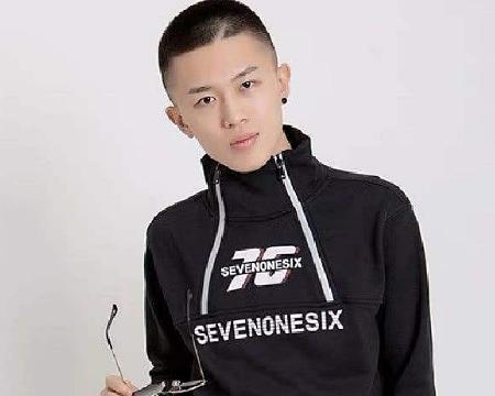 牌牌琦在未退网之前,每场直播人数都是十万加,是