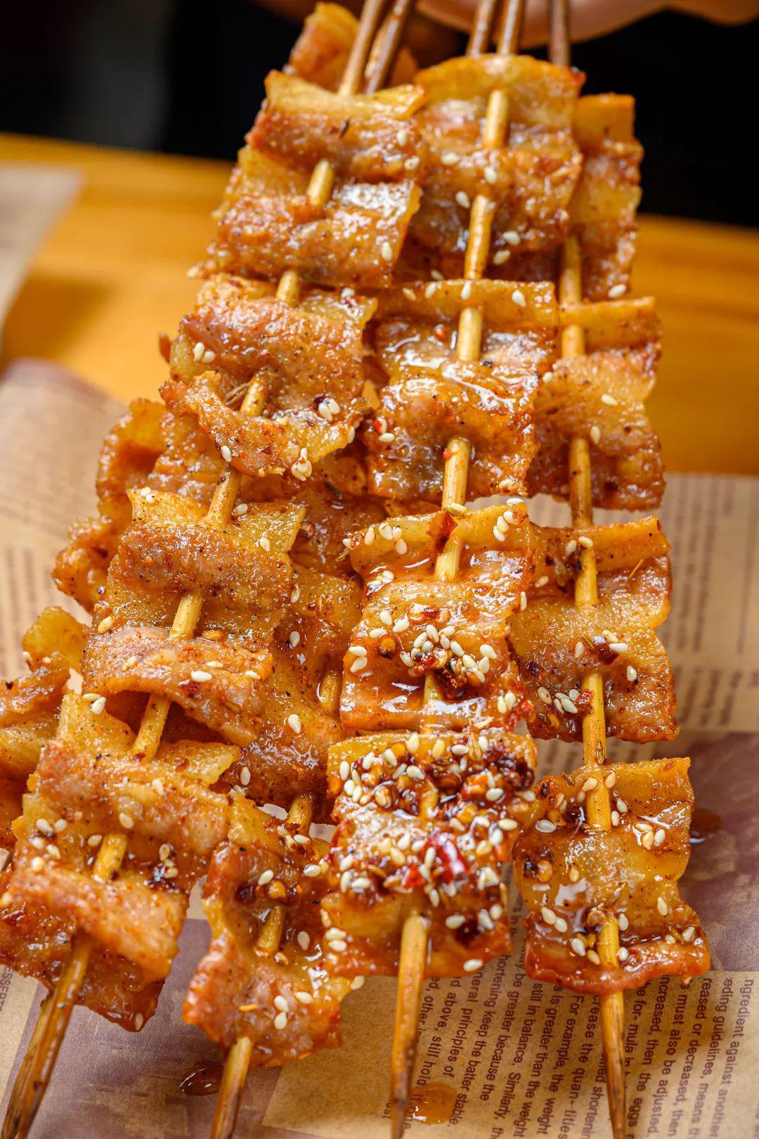 烤五花肉一亮相就知道是老江湖.