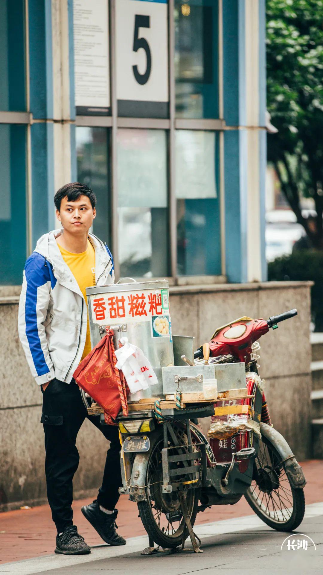 长沙最美劳动者纪实:摆摊商贩高温下的坚守.