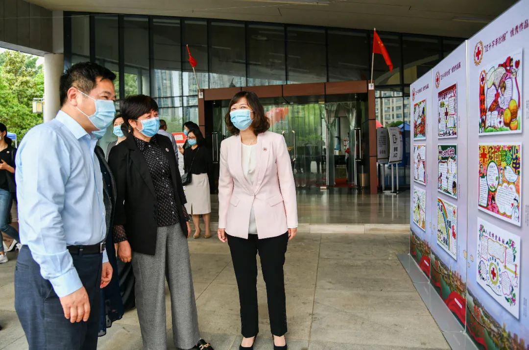 江宁区副区长,区红十字会会长伏进进,江宁区红十字会常务副会长李学兰