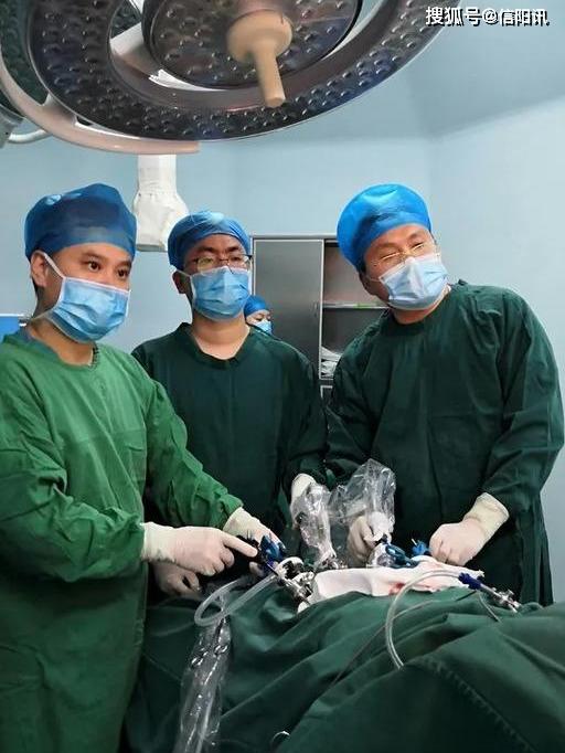 李光伟主任(左),孟广鹏主治医师(中),田玉伟博士(右)手术开始影像资料