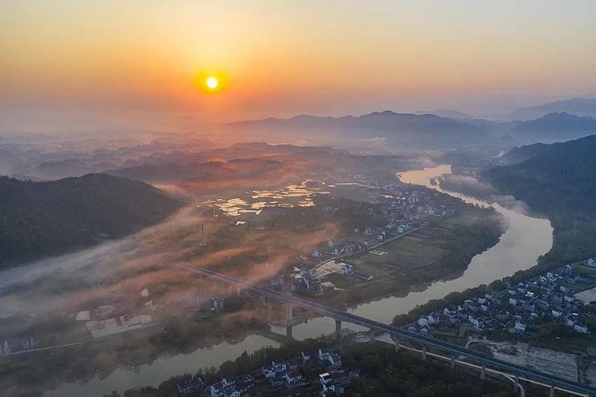 黄山月潭湖图片