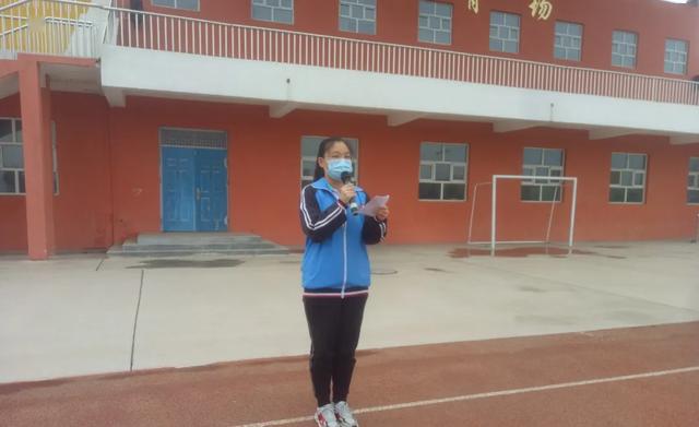 复学复志 向阳而生 ——深州市第二中学举行九年级复学升旗仪式
