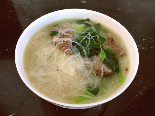 一个普通家庭一天用多少钱买菜才算合适?100元或是200元