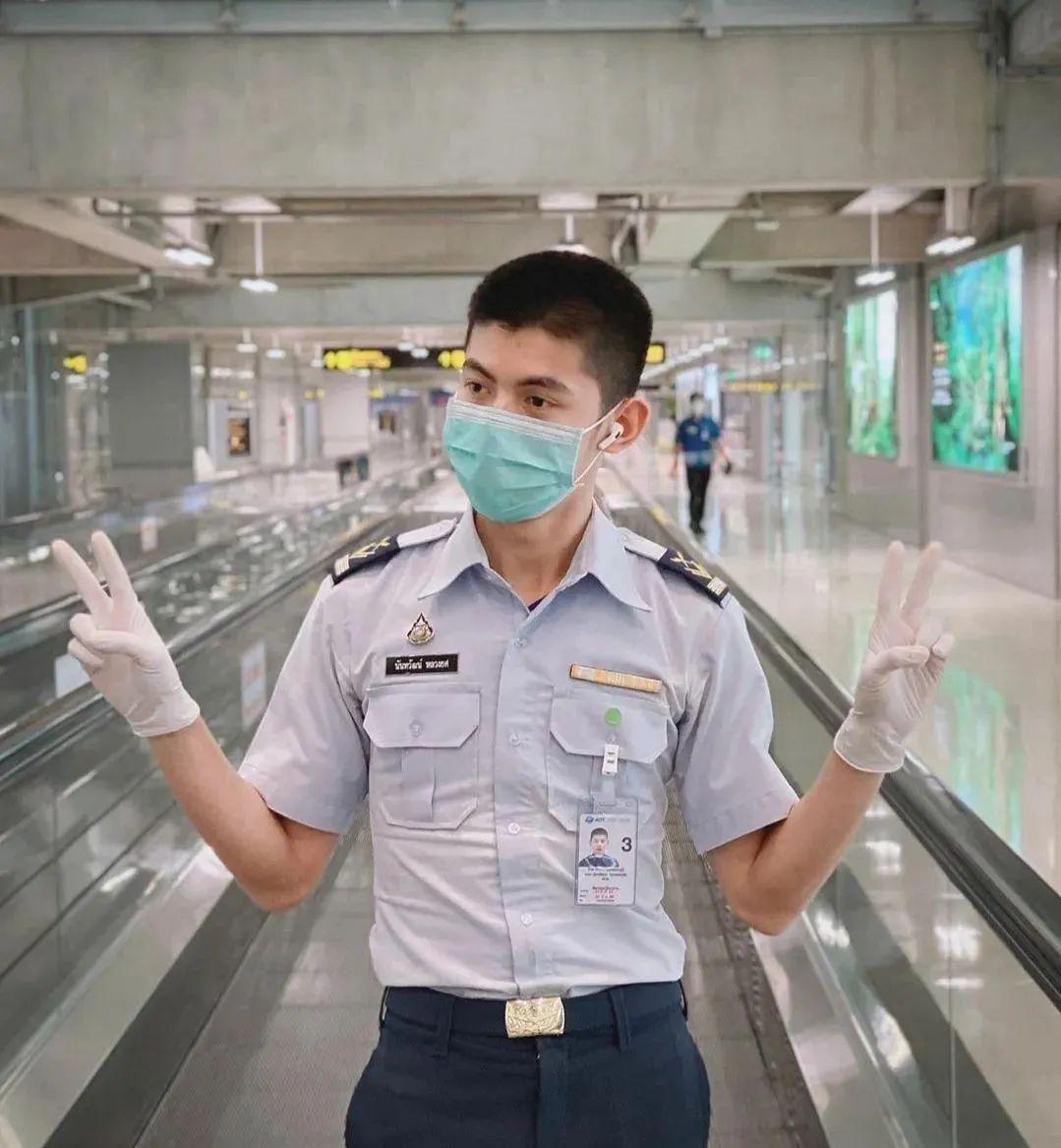 泰国帅气警察一夜间火遍全网超高颜值引众人围观
