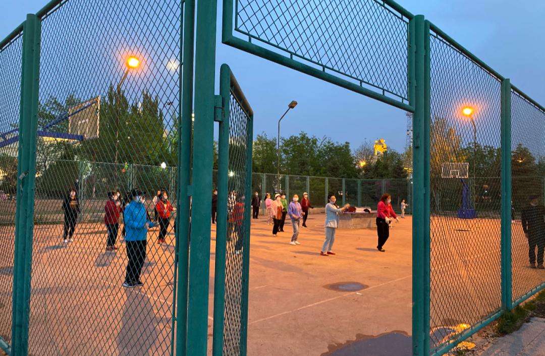 【城事】巴彦浩特多处篮球场投篮框"不翼而飞",原因竟然是.