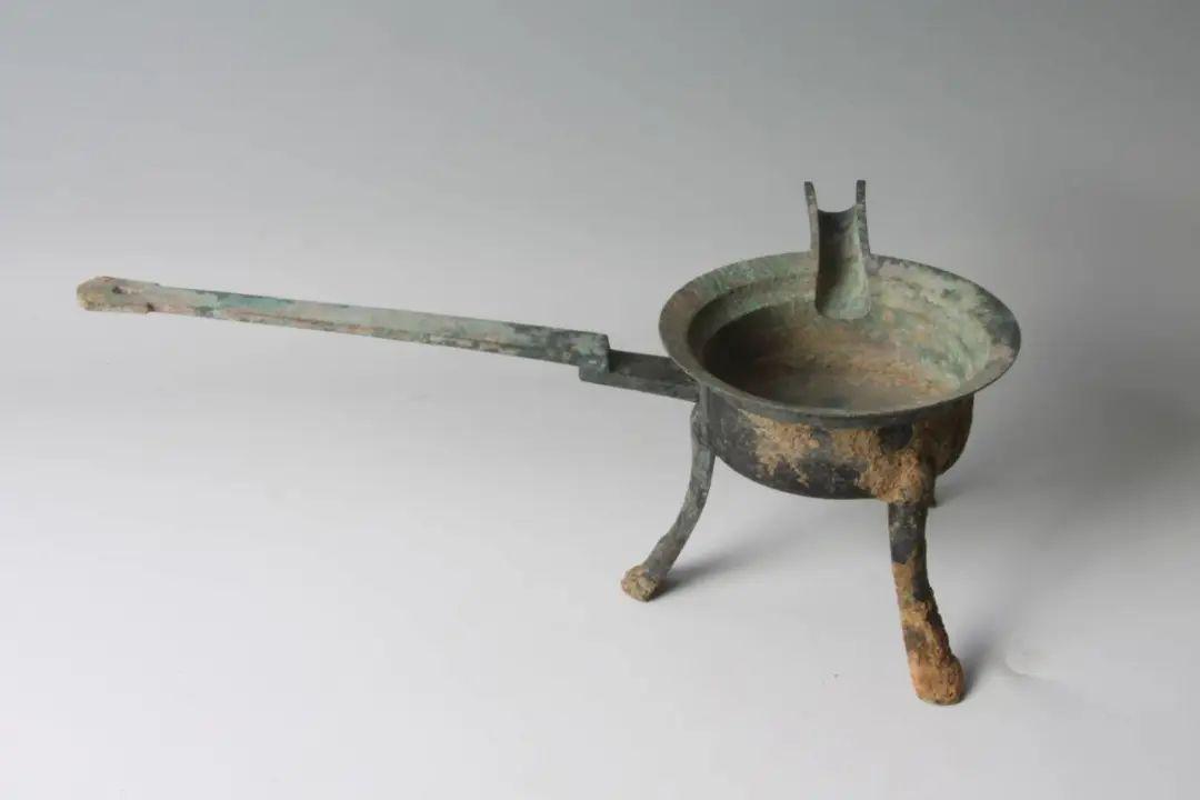 馆藏珍品南朝长柄青铜鐎斗