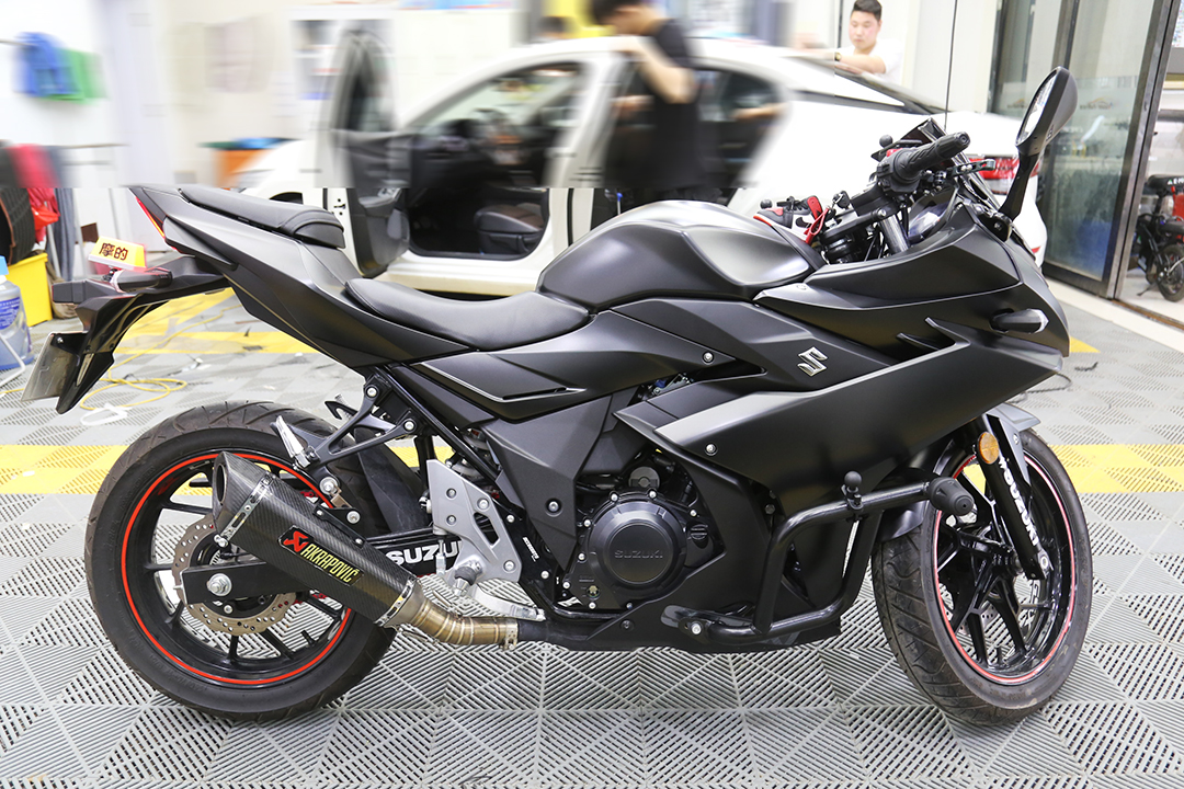 雷厉风行机车风采铃木gsx250r摩托车济南欧瑟全车改色陶瓷黑