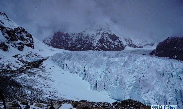 天外来冰:壮观的珠峰东绒布冰川
