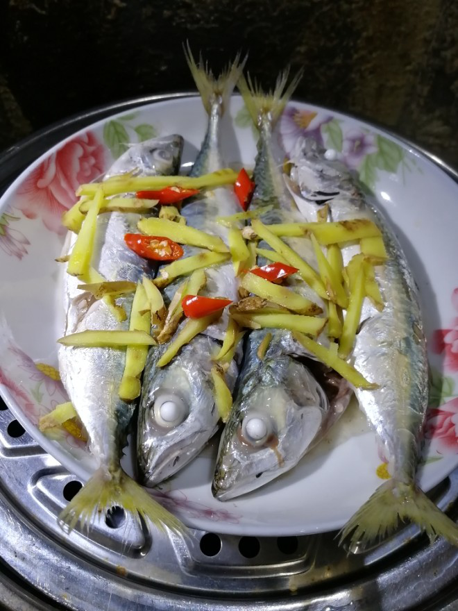 今天小编和大家分享巴浪鱼最简单的一种吃法(清蒸),大家有时间可以