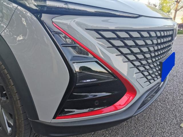 奶奶灰unit闪闪发光车身尺寸紧凑车尾四排气略霸气