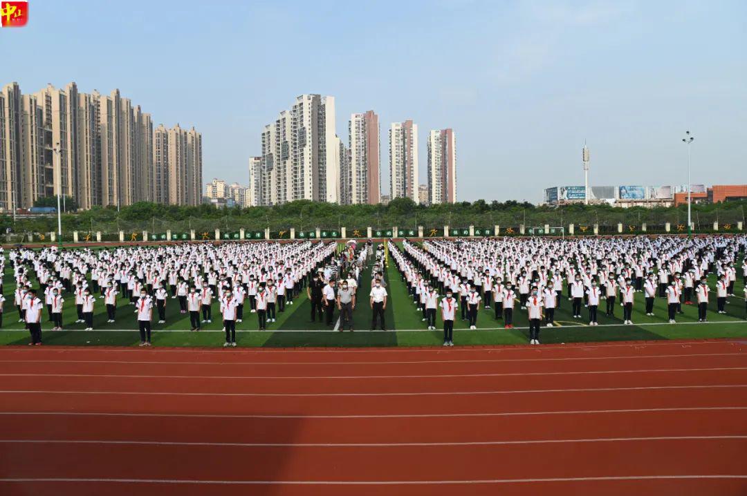 铁城中学"开学第一课"为学生们精心准备了一节防疫知识小讲堂教室里