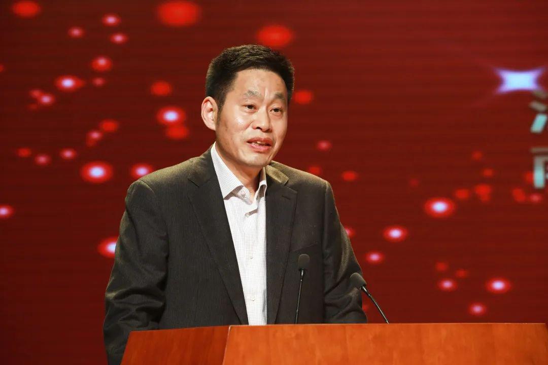 今天这个盛会与有荣焉!