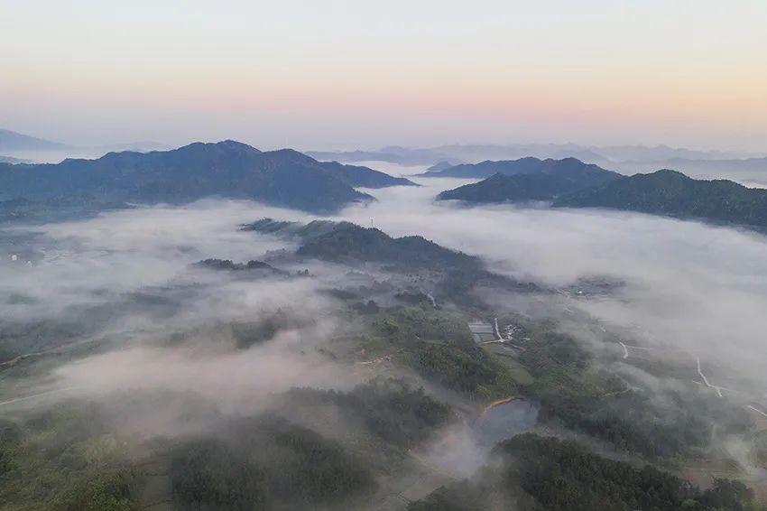 黄山月潭湖图片