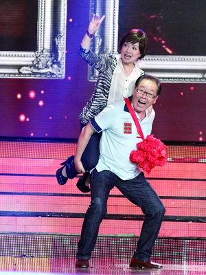 他演了两次"猪八戒",剧中看似胆小怕事的人,却娶了西游记的她_马德华