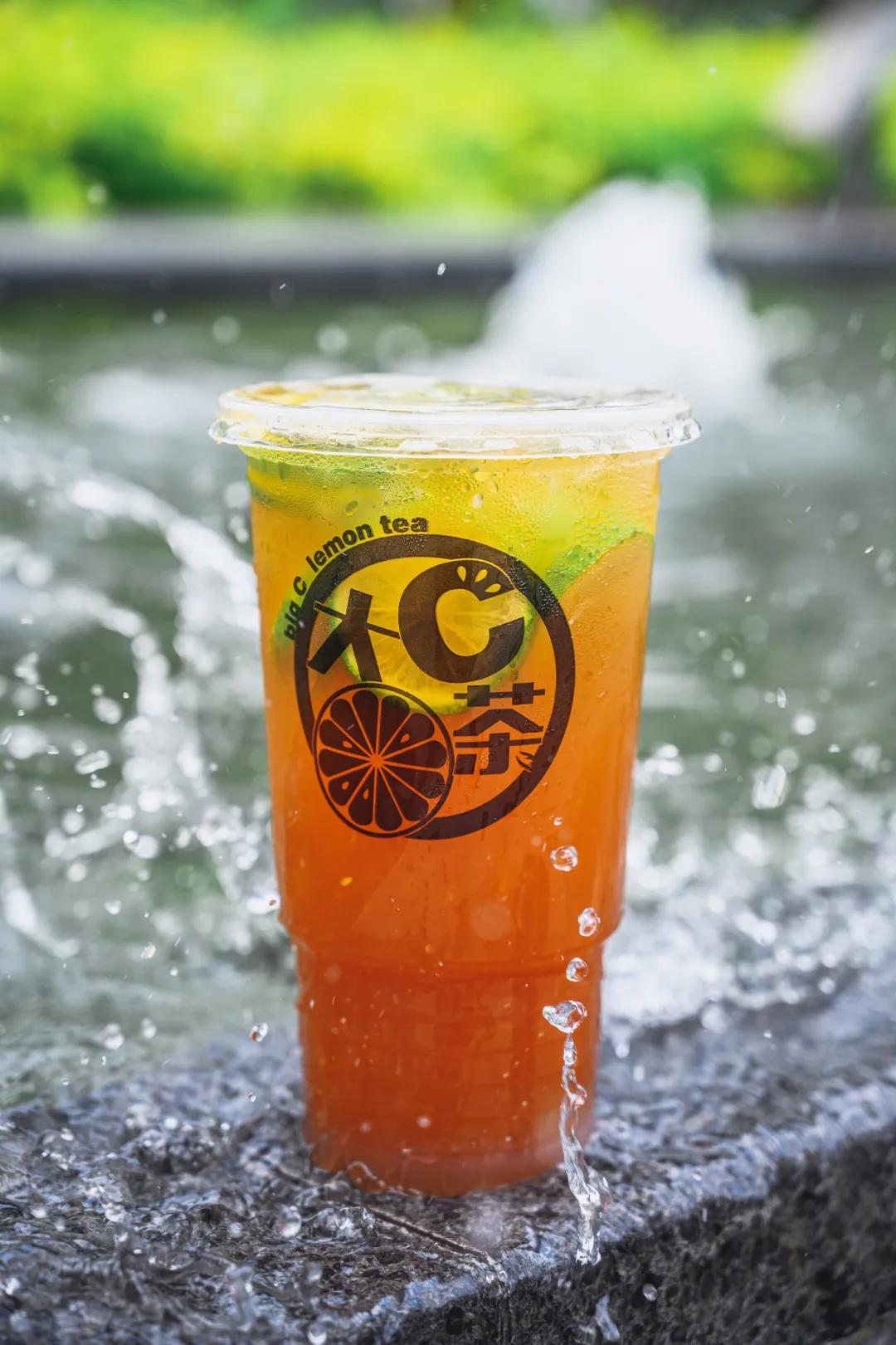全佛山门店免费升cup夏日续命神器年销1000000杯的大c柠檬茶来了