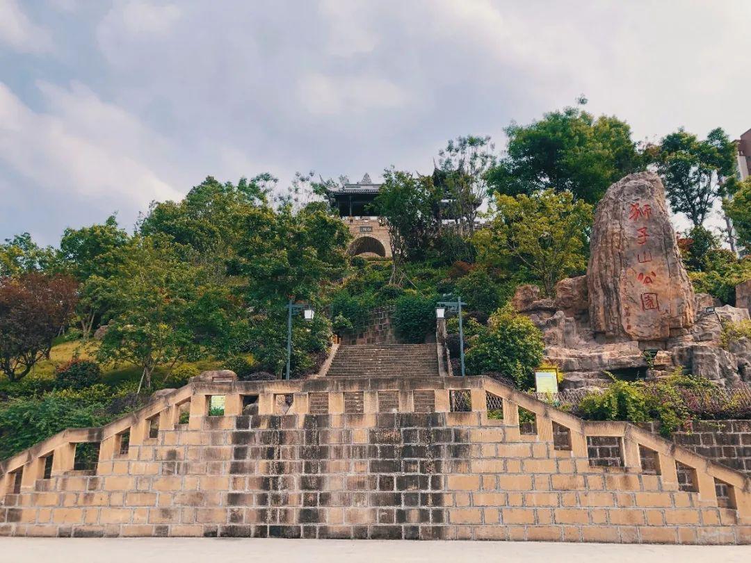 在小零哥的印象中,狮子山公园不同于威远其他公园,每一次走到这里,总