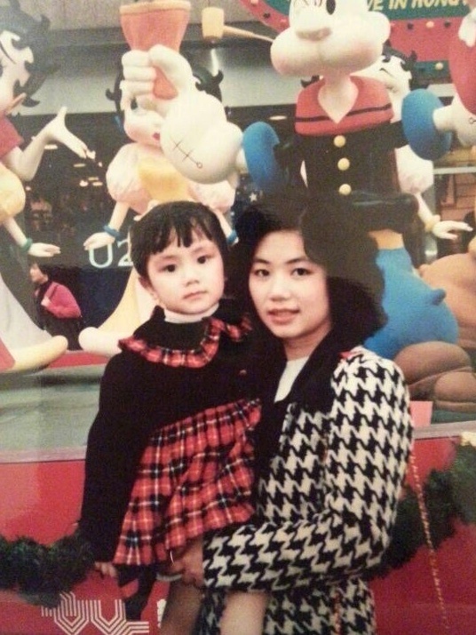 邓紫棋晒与母亲今昔对比合影:谢谢你把最青春的光阴都给了我!_妈妈