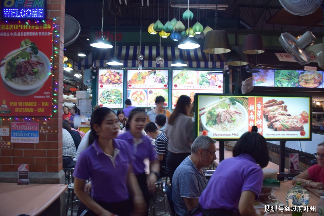 看泰國最大的夜市,摩天輪票價讓遊客止步,中國奶茶店在那最火爆