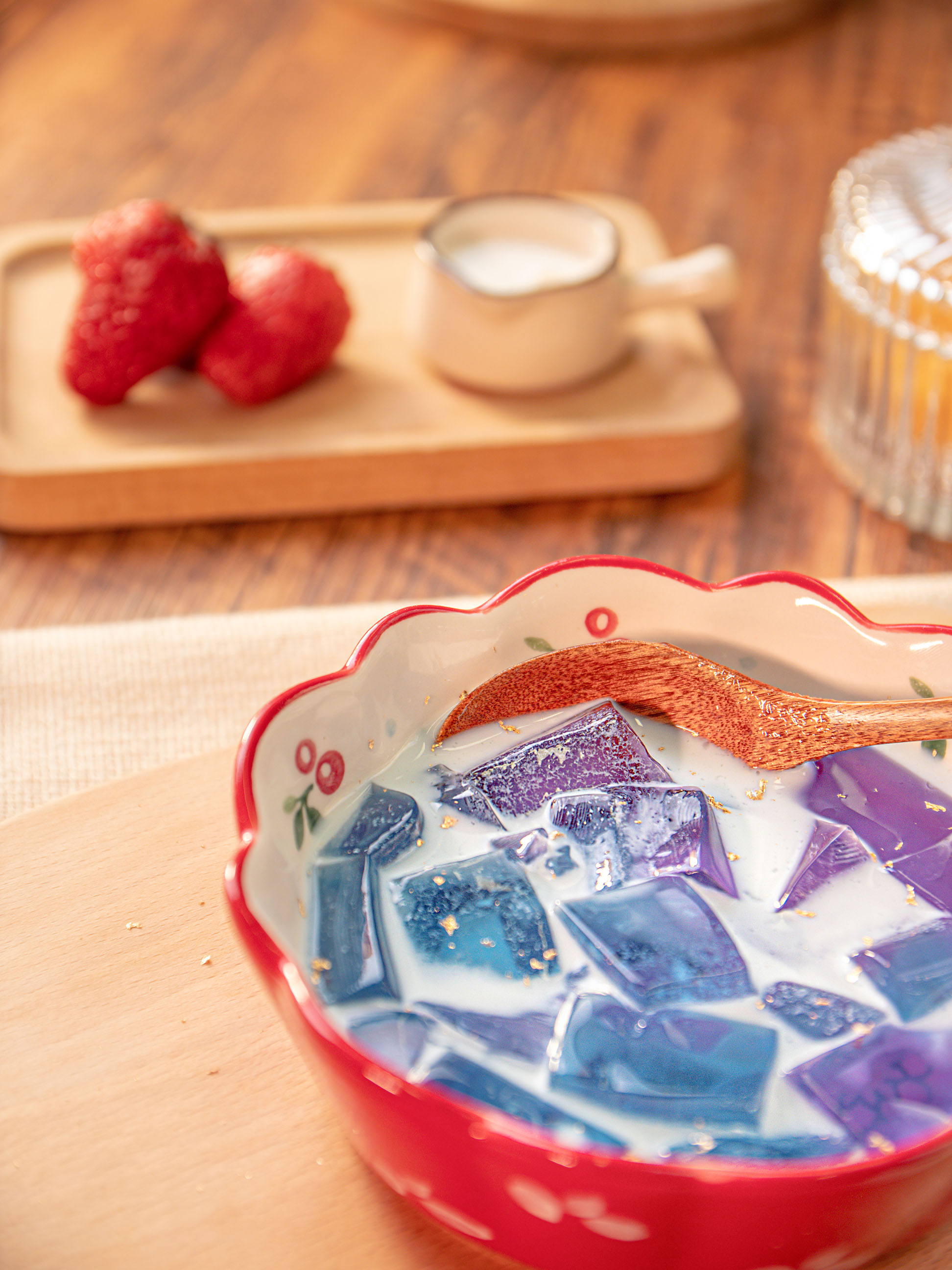 夏天教你做凉粉加蝶豆花柠檬汁秒变梦幻色冰爽比布丁还好吃