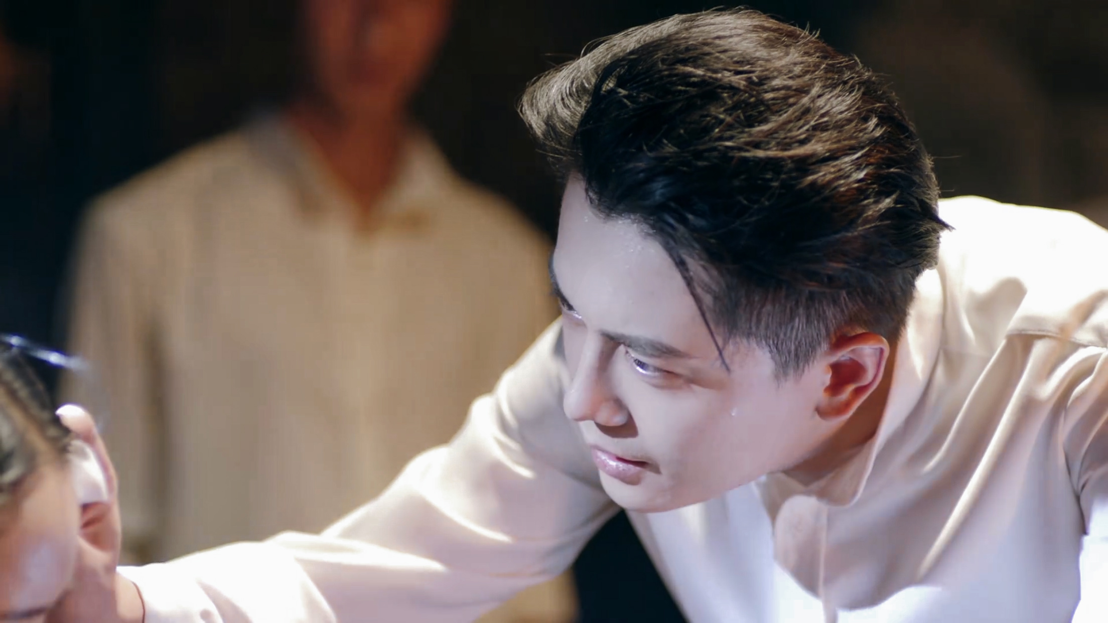 任嘉伦凭借锦衣之下爆火新剧秋蝉捧火了宫本李亭哲