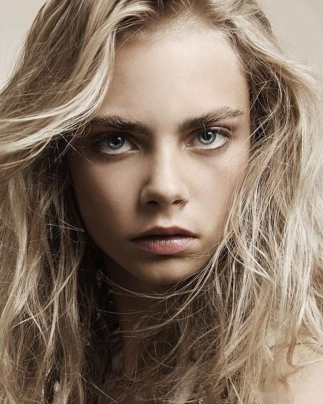 x特遣队的女巫维密天使超模卡拉迪瓦伊