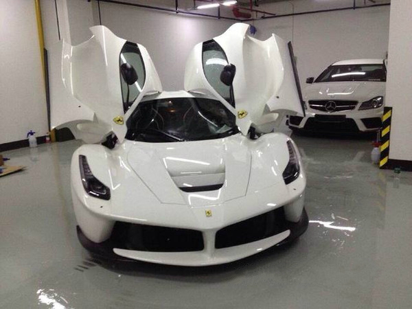 中国第一红人精彩哥到底有多少辆豪车