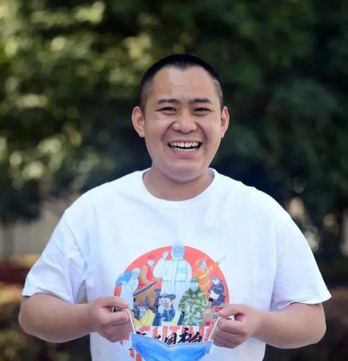 "袁磊第一时间报名,1月27日,随队驰援武汉.