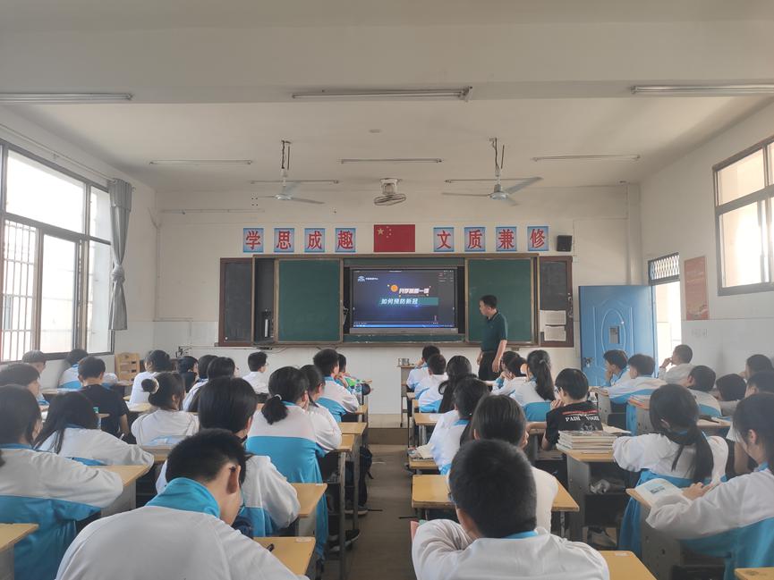 进出教室有次序,排队进室,进室门_大山谷图库