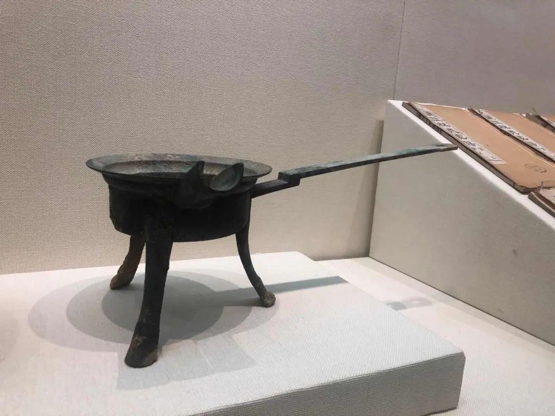 馆藏珍品南朝长柄青铜鐎斗