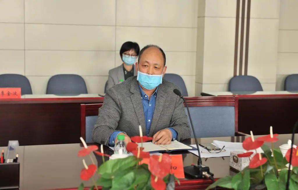 首先,让胡路区教育局长刘立臣就让胡路区教育联盟与