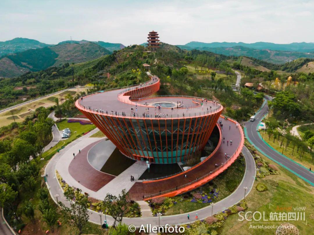 龙泉山天空之眼图片