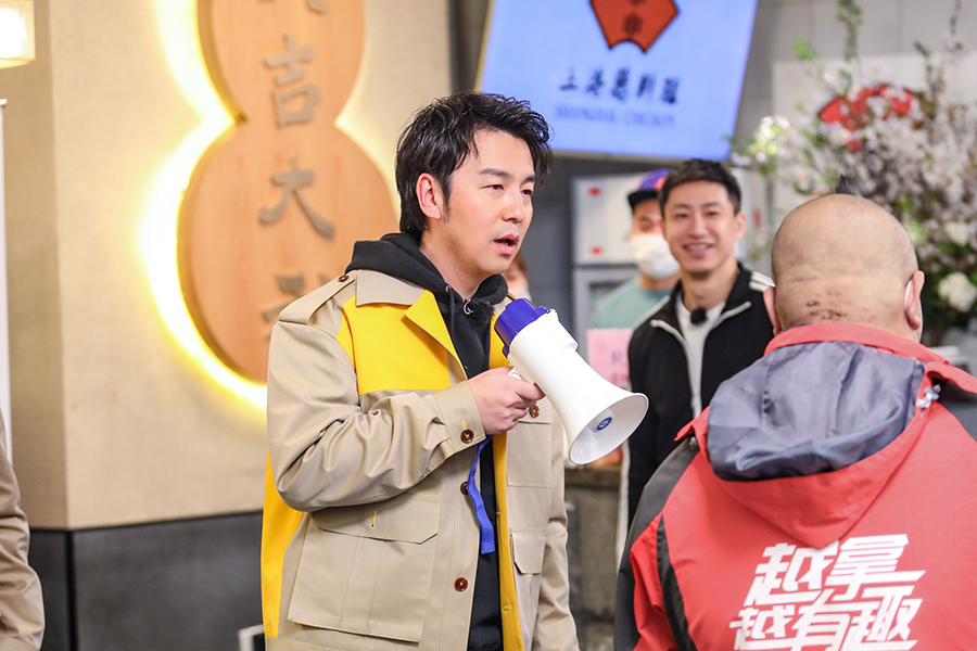 极限挑战6致敬抗疫英雄笑中带泪体会医护人员艰辛