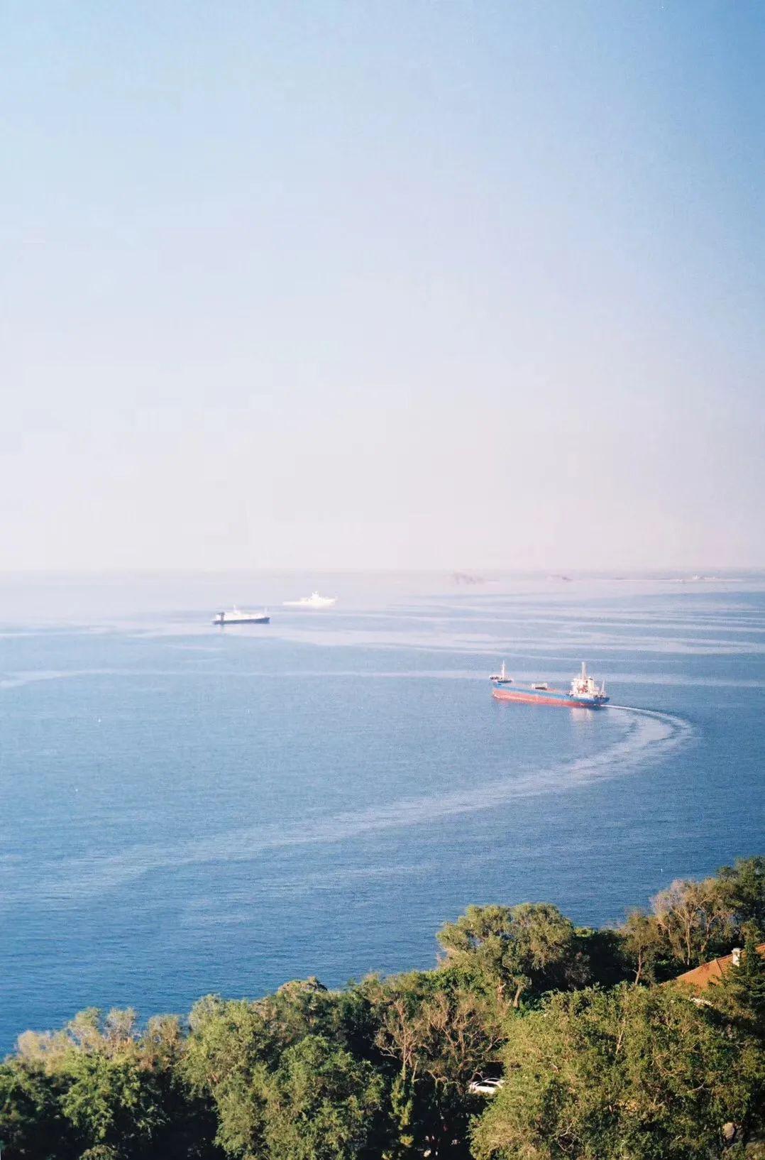 构成了烟台最美五月天这一幕幕平凡却又极具魅力的风景……比如蓝海