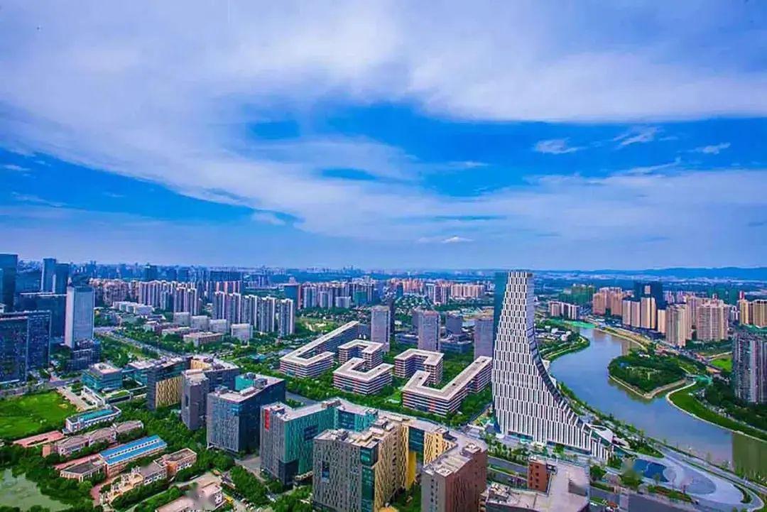 聚焦两会圈中的高质量发展重要增长极成都这样做强极核