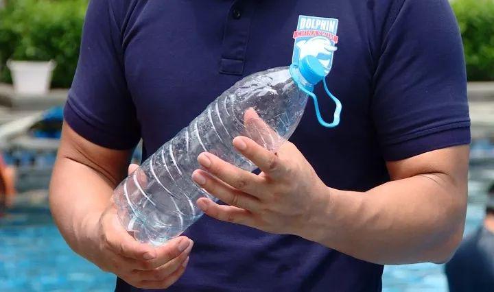 矿泉水瓶