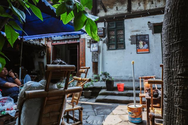原创磁器口300多年的院子里喝盏盖碗茶体味老茶馆那厚重的历史