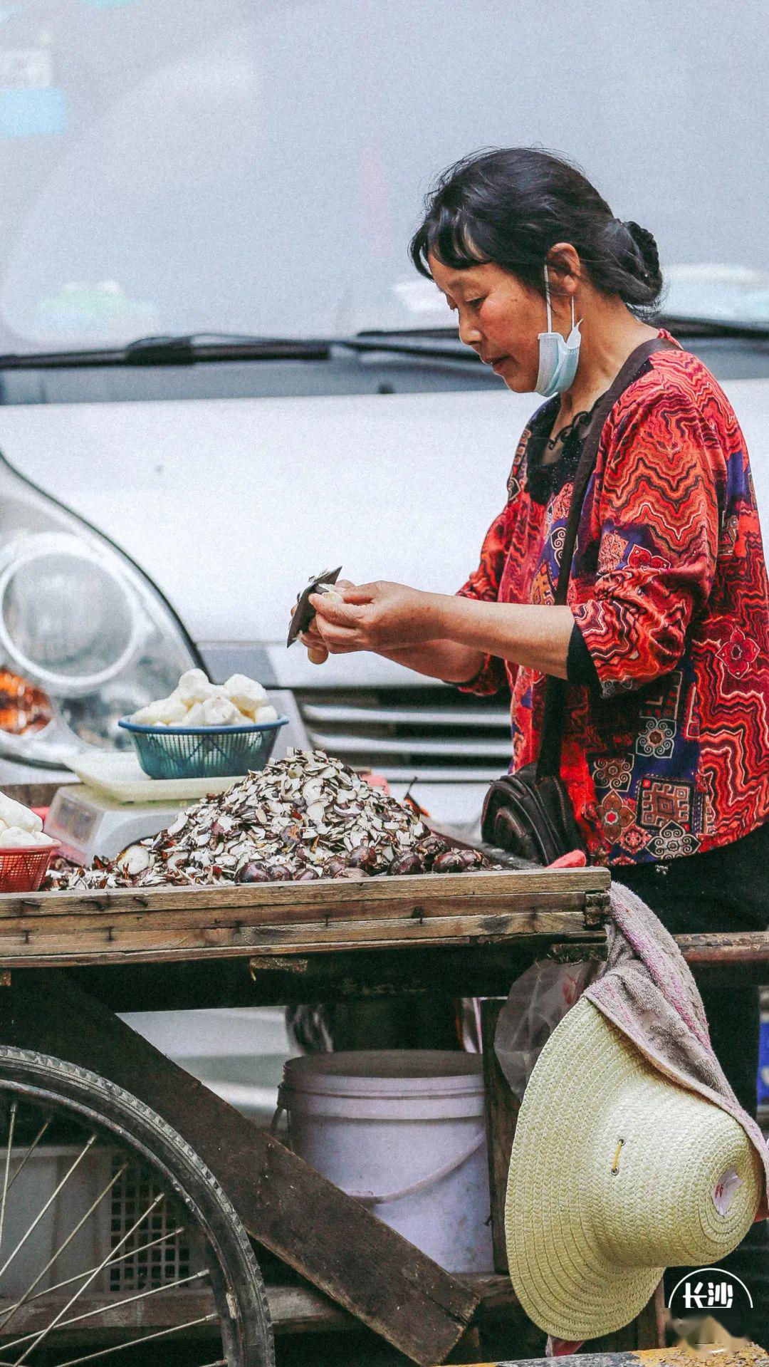 长沙最美劳动者纪实:摆摊商贩高温下的坚守.