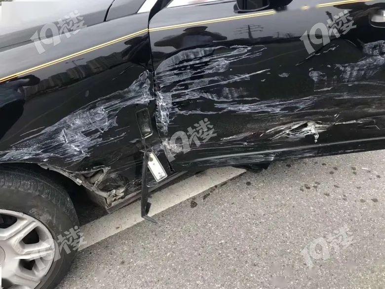 浙江天价车祸火了大众polo撞上劳斯莱斯修理漆面就要130万