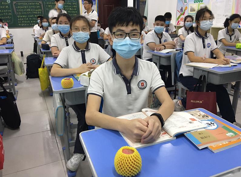 全程直擊珠海這些小學初中高中學生開學首日笑點淚點紛紛來襲