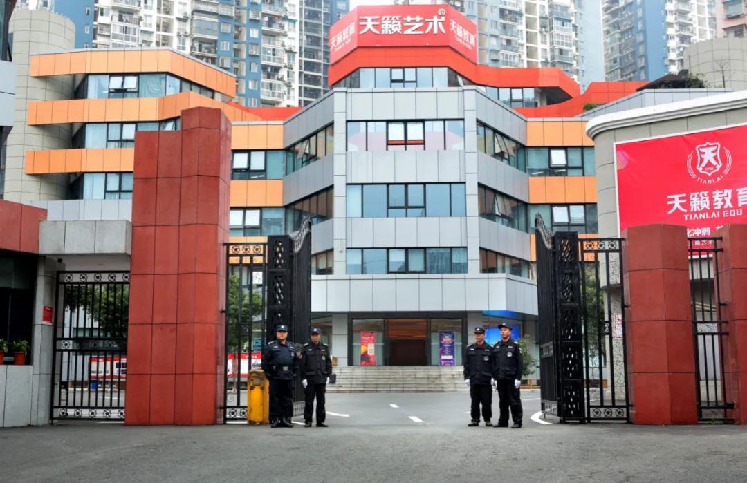 考生可就近就校入学天籁艺术学校办学22年,致力于打造高标准,全学科
