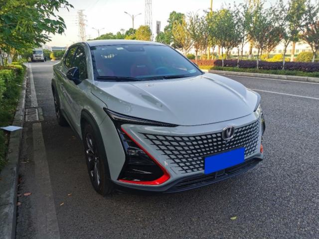 奶奶灰unit闪闪发光车身尺寸紧凑车尾四排气略霸气