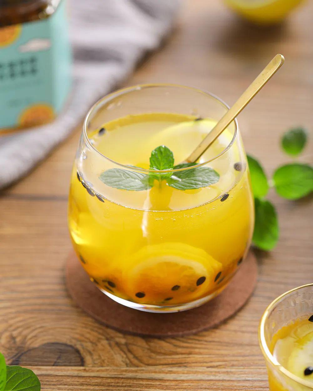 酸甜清爽的柠檬百香果茶满满的维c一杯还不到一块钱