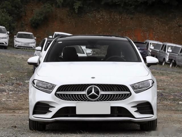 13t前驱扭力梁悬挂国产奔驰a180l新增车型20多万就图个标